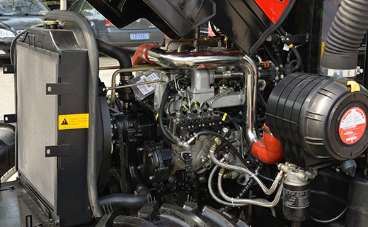 DB真人-704型拖拉机