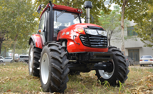 DB真人-1504型拖拉机