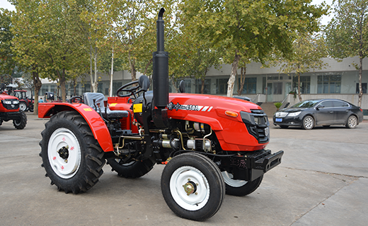 DB真人-450型拖拉机