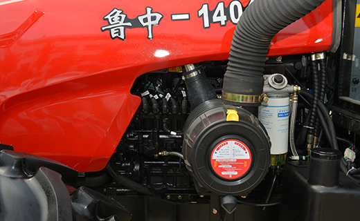 DB真人-1404型拖拉机