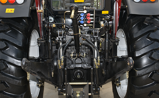 DB真人-1404型拖拉机