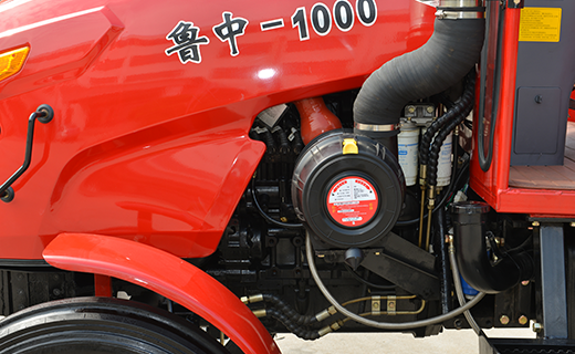 DB真人-1000型拖拉机