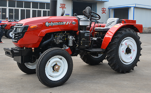 DB真人-450型拖拉机