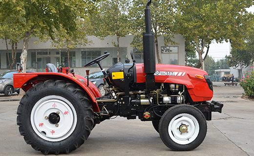 DB真人-450型拖拉机